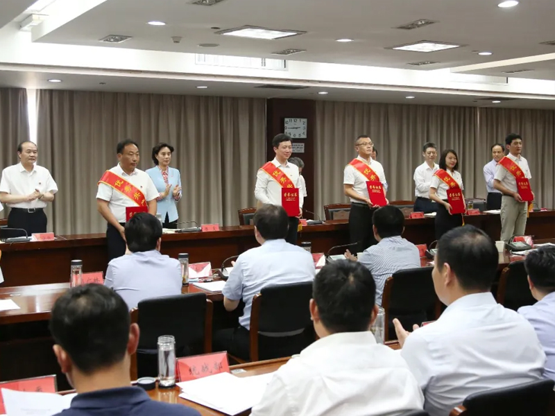 瀛之志所黨員律師曹立志榮獲連云港市優(yōu)秀共產(chǎn)黨員稱號(hào)