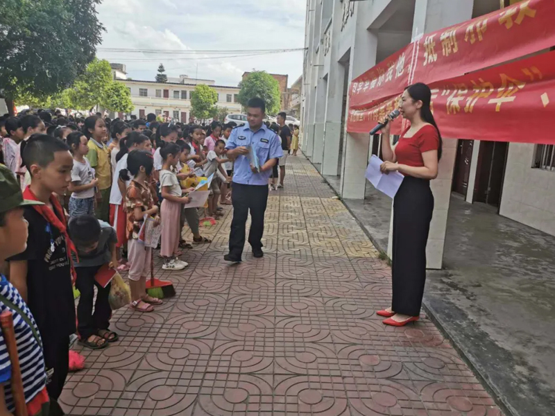 瀛和貴港所律師暑假前送法到校，法制安全教育入心