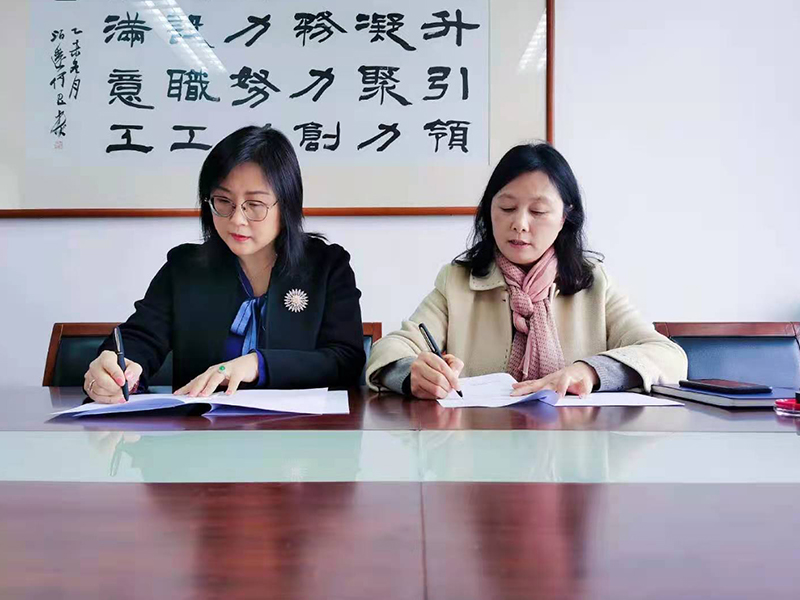 瀛鑫所與亭湖區(qū)工會(huì)簽訂法律服務(wù)合同